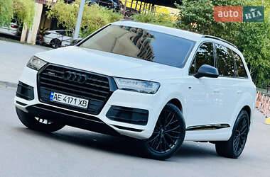 Позашляховик / Кросовер Audi Q7 2016 в 
