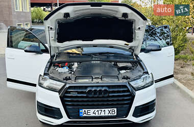 Позашляховик / Кросовер Audi Q7 2016 в 