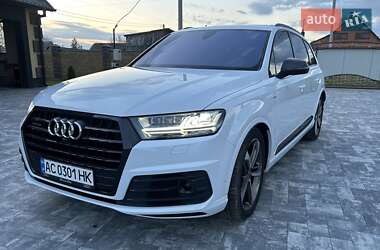 Позашляховик / Кросовер Audi Q7 2016 в 