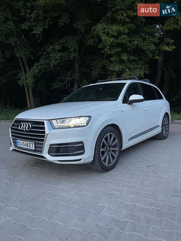 Внедорожник / Кроссовер Audi Q7 2015 в 