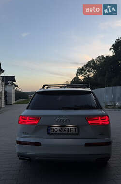Внедорожник / Кроссовер Audi Q7 2015 в 