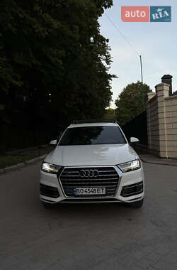 Внедорожник / Кроссовер Audi Q7 2015 в 