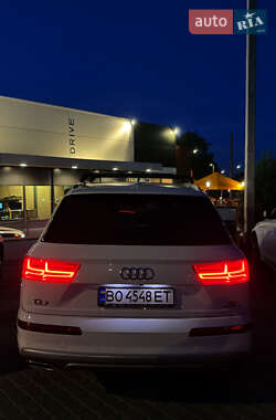 Внедорожник / Кроссовер Audi Q7 2015 в 