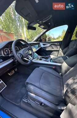 Позашляховик / Кросовер Audi Q7 2025 в 