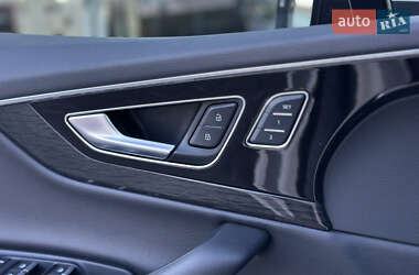 Позашляховик / Кросовер Audi Q7 2018 в 