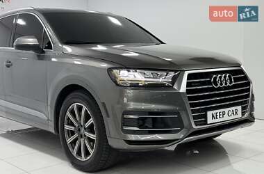 Позашляховик / Кросовер Audi Q7 2017 в 