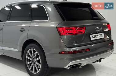 Позашляховик / Кросовер Audi Q7 2017 в 
