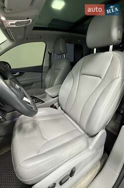 Позашляховик / Кросовер Audi Q7 2017 в 