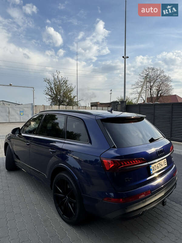 Позашляховик / Кросовер Audi Q7 2019 в Ужгороді