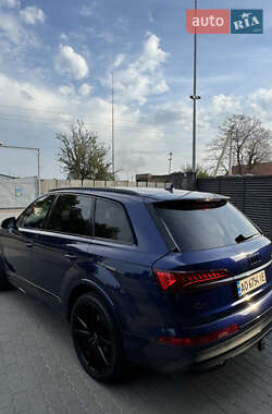 Позашляховик / Кросовер Audi Q7 2019 в 