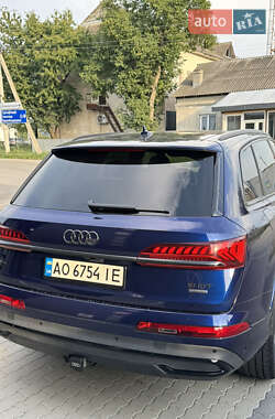 Позашляховик / Кросовер Audi Q7 2019 в 
