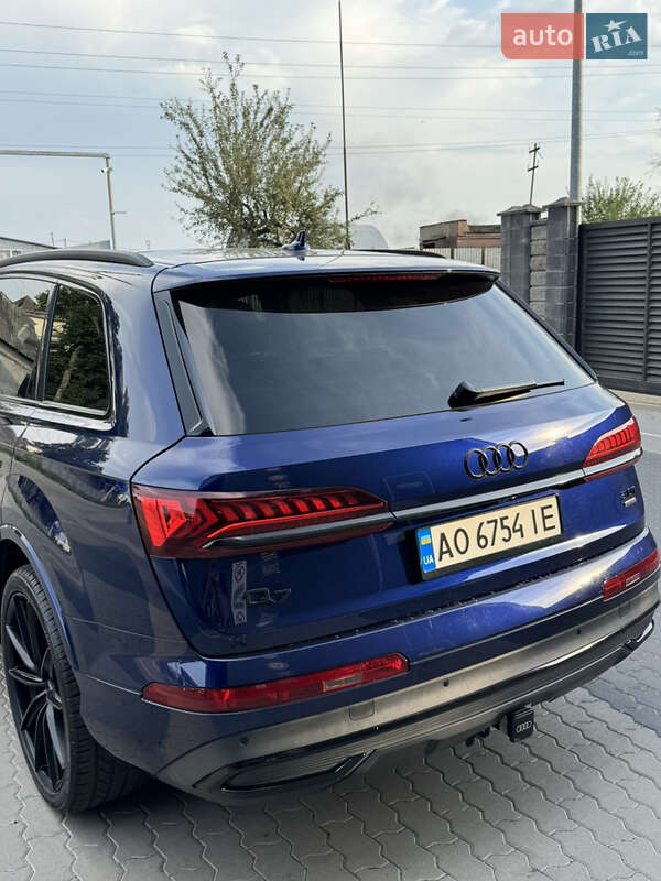 Позашляховик / Кросовер Audi Q7 2019 в Ужгороді