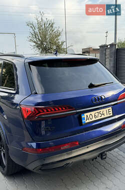 Позашляховик / Кросовер Audi Q7 2019 в 