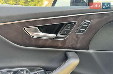 Позашляховик / Кросовер Audi Q7 2019 в 