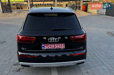 Позашляховик / Кросовер Audi Q7 2017 в 