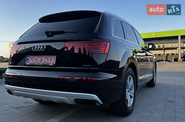Позашляховик / Кросовер Audi Q7 2017 в 