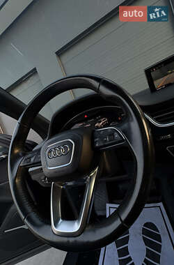 Внедорожник / Кроссовер Audi Q7 2017 в 