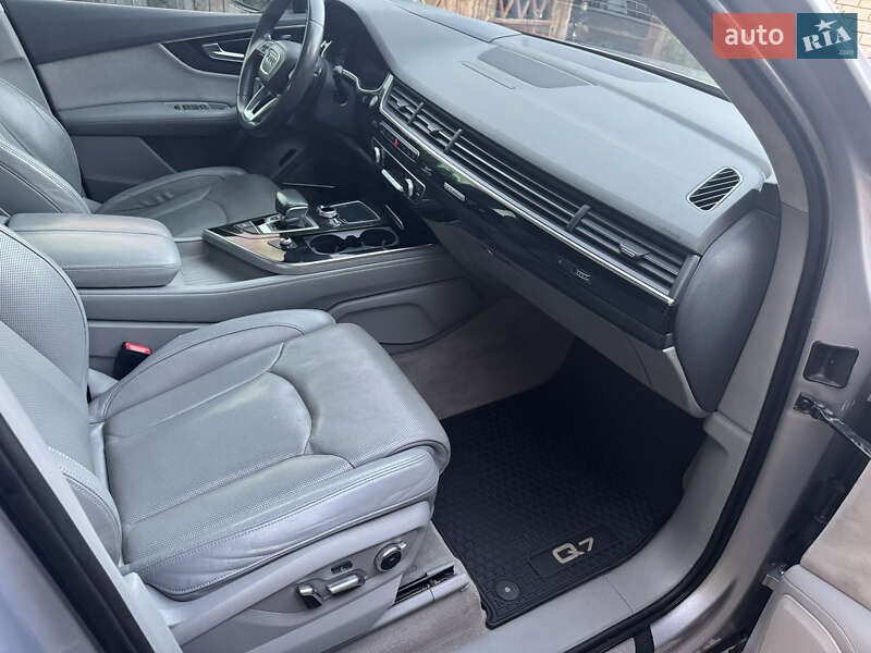 Внедорожник / Кроссовер Audi Q7 2016 в Полтаве