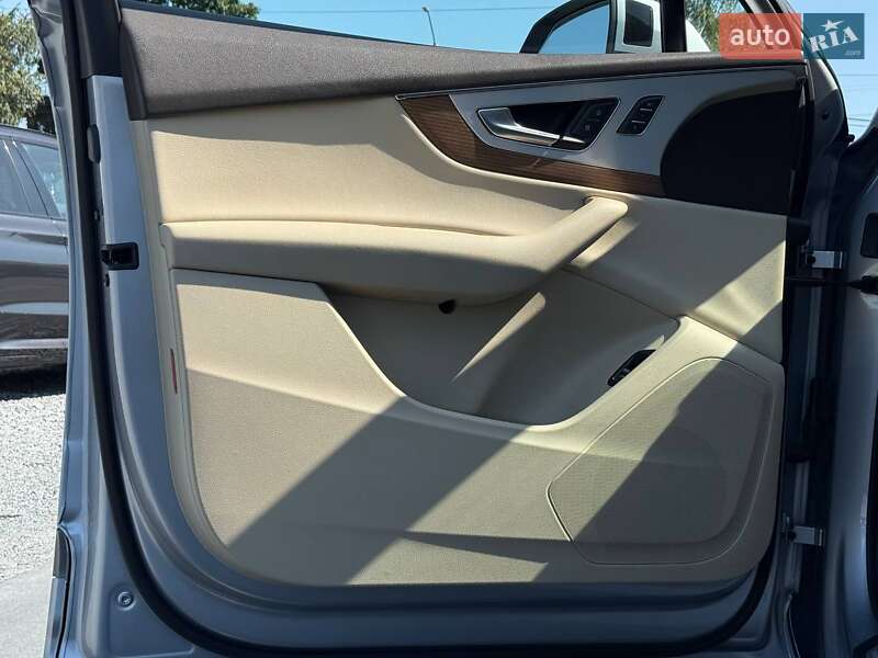 Внедорожник / Кроссовер Audi Q7 2017 в Ровно