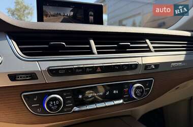 Внедорожник / Кроссовер Audi Q7 2017 в 