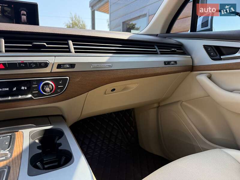 Внедорожник / Кроссовер Audi Q7 2017 в Ровно
