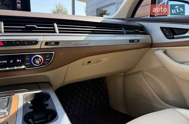 Внедорожник / Кроссовер Audi Q7 2017 в 