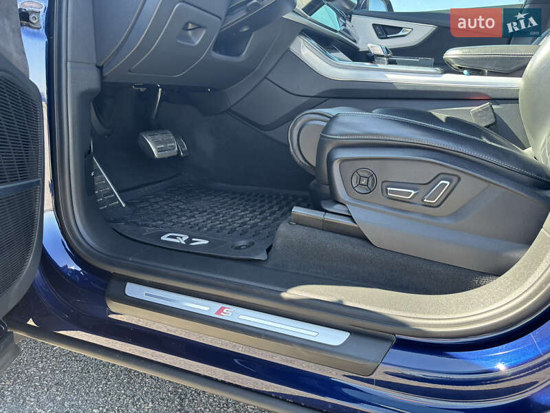 Позашляховик / Кросовер Audi Q7 2021 в Полтаві