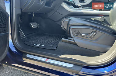 Позашляховик / Кросовер Audi Q7 2021 в 