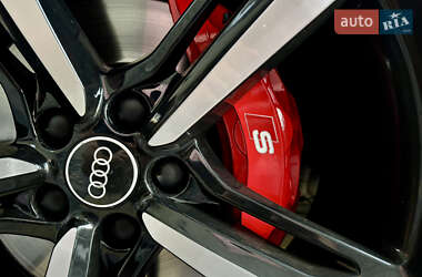 Позашляховик / Кросовер Audi Q7 2021 в 