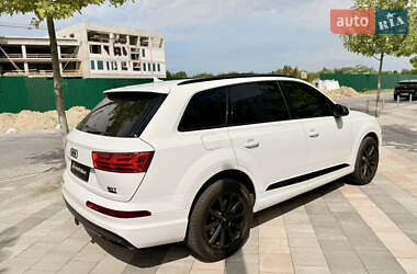 Позашляховик / Кросовер Audi Q7 2018 в 