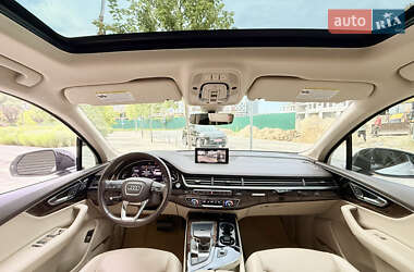 Позашляховик / Кросовер Audi Q7 2018 в 