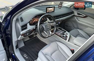 Позашляховик / Кросовер Audi Q7 2019 в 