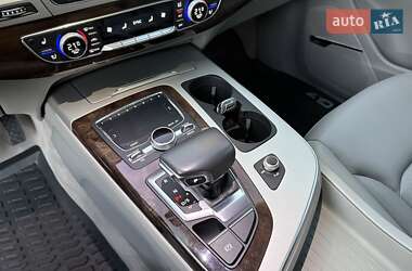 Позашляховик / Кросовер Audi Q7 2019 в 