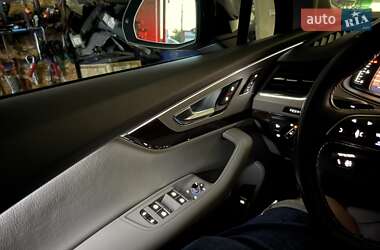 Позашляховик / Кросовер Audi Q7 2019 в 