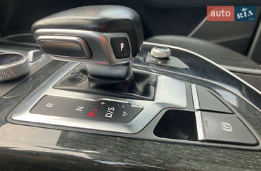 Внедорожник / Кроссовер Audi Q7 2016 в 