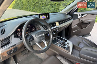 Позашляховик / Кросовер Audi Q7 2015 в 