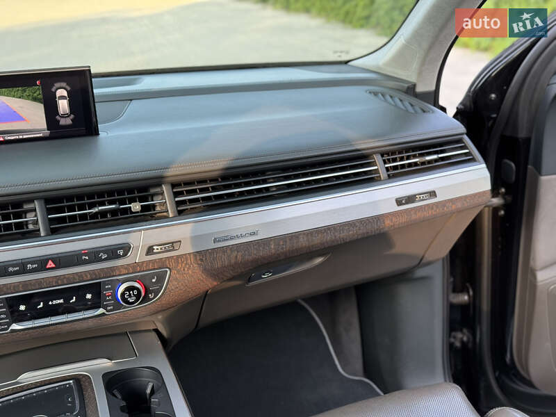 Внедорожник / Кроссовер Audi Q7 2015 в Днепре