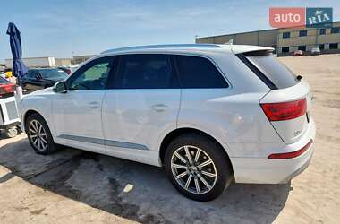 Позашляховик / Кросовер Audi Q7 2019 в 