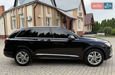 Позашляховик / Кросовер Audi Q7 2020 в 