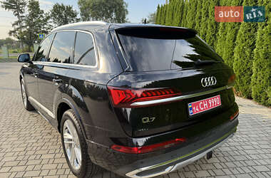 Позашляховик / Кросовер Audi Q7 2020 в 