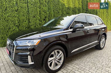 Позашляховик / Кросовер Audi Q7 2020 в 