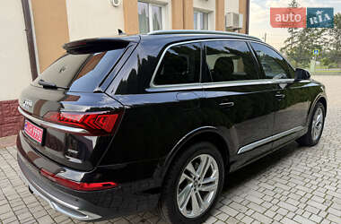 Позашляховик / Кросовер Audi Q7 2020 в 