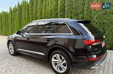 Позашляховик / Кросовер Audi Q7 2020 в 