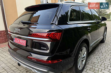 Позашляховик / Кросовер Audi Q7 2020 в 