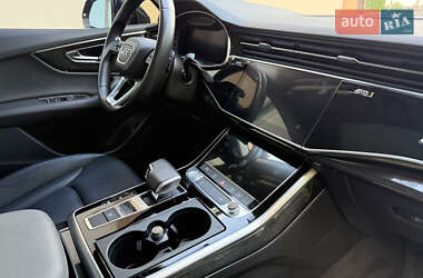 Позашляховик / Кросовер Audi Q7 2020 в 