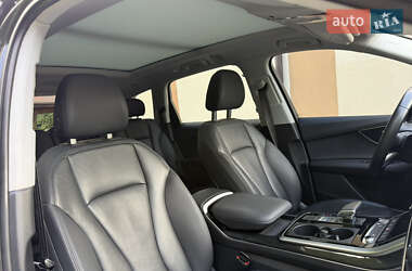 Позашляховик / Кросовер Audi Q7 2020 в 