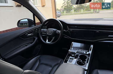 Позашляховик / Кросовер Audi Q7 2020 в 