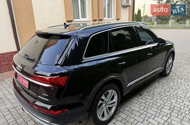 Позашляховик / Кросовер Audi Q7 2020 в 
