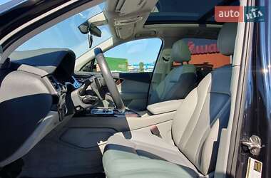 Внедорожник / Кроссовер Audi Q7 2016 в 