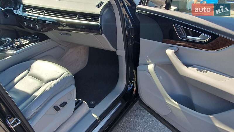 Позашляховик / Кросовер Audi Q7 2016 в Києві